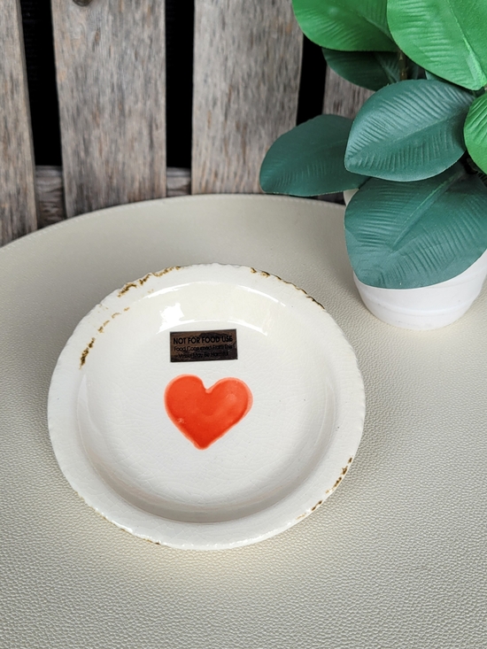 Creative Co-Op Other - Creative Co-op Cream Terra Cotta 5" Dish with Red Heart Accent